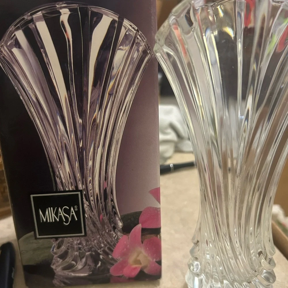 Mikasa Clear Fluted Glass Vase